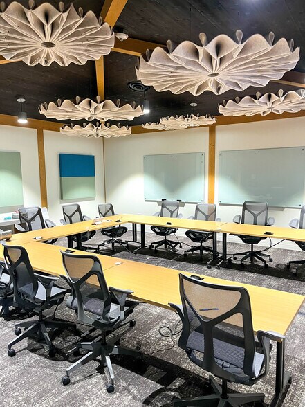 More Photos Of 910 John St, Columbus Office For Lease