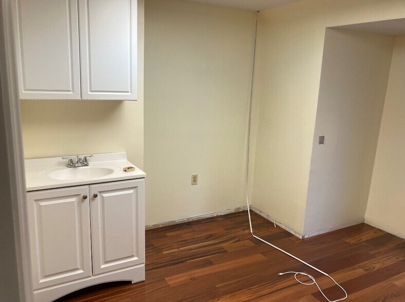 More Photos Of 531-535 W Main St, Norwich Medical For Sale