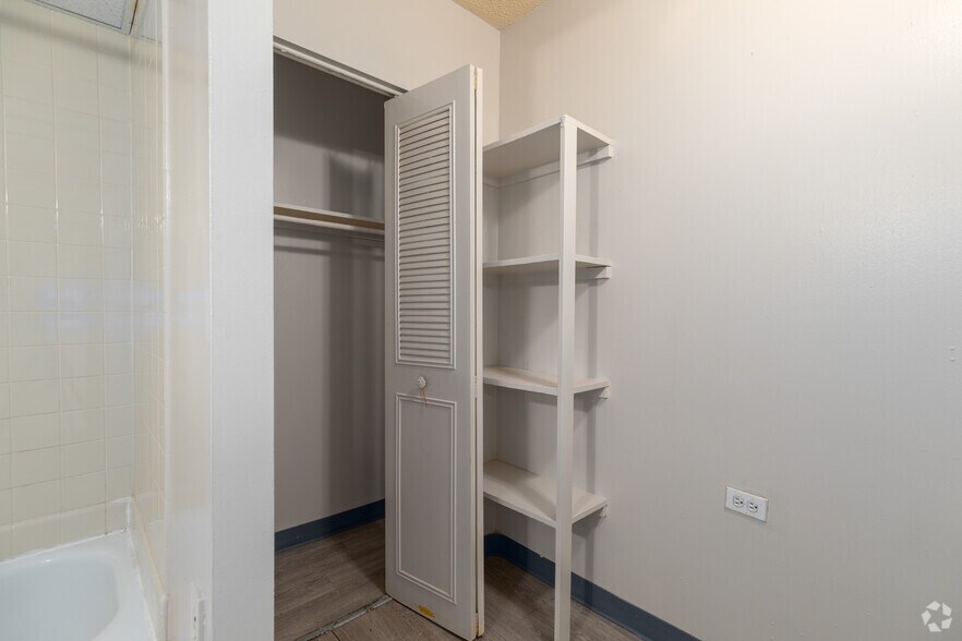 More Photos Of 489 W State St, Trenton Apartments For Lease