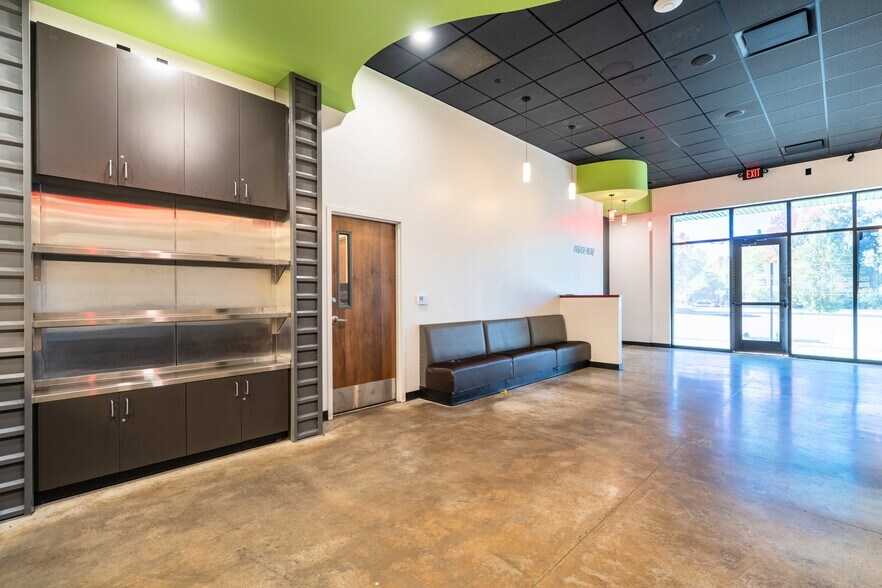 More Photos Of 6151 Trace Parkway Dr, Edwardsville Storefront For Lease