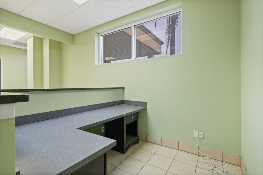 More Photos Of 2255 Dunn Ave, Jacksonville Medical For Lease