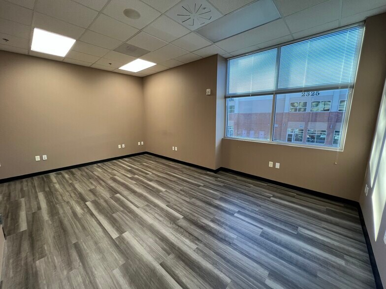 More Photos Of 2315 W Arbors Dr, Charlotte Medical For Lease