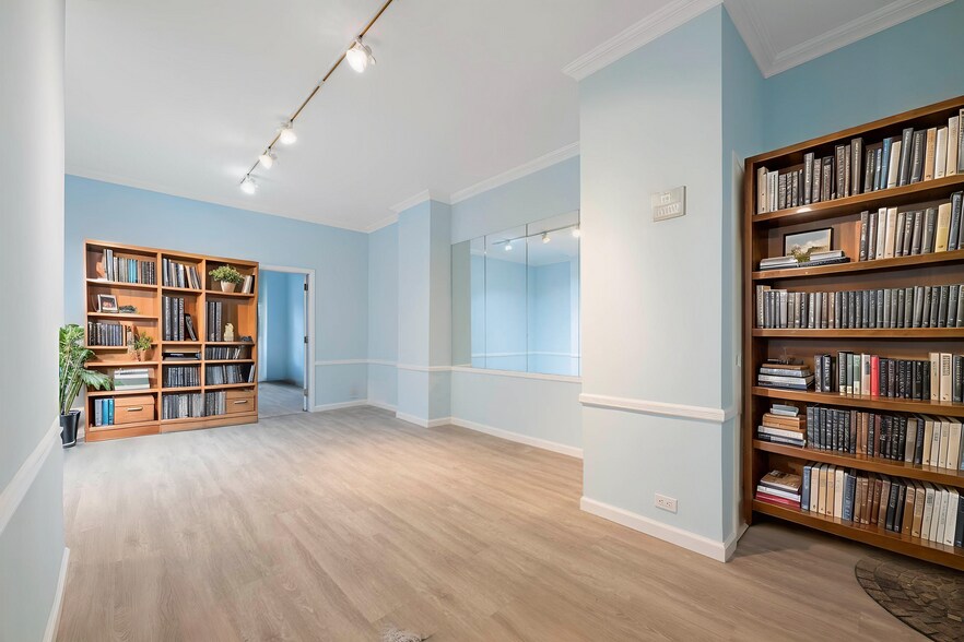 More Photos Of 30 W 60th St, New York Apartments For Sale