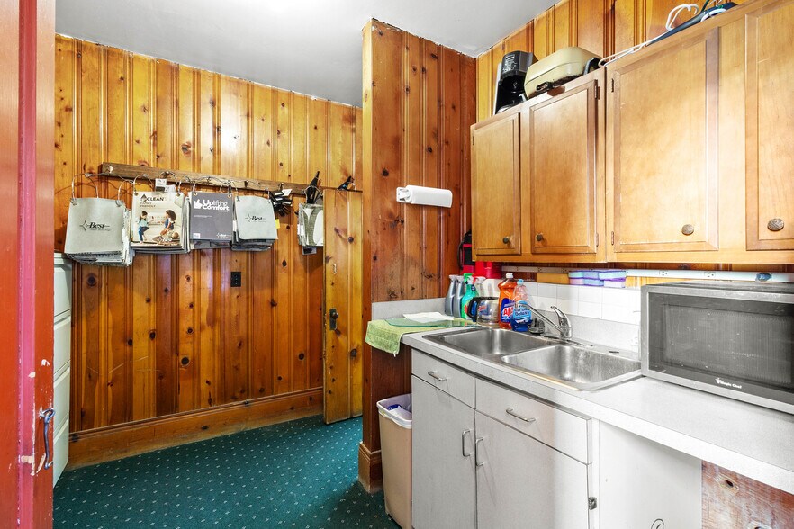 More Photos Of 147 S Springfield St, Saint Paris General Retail For Sale