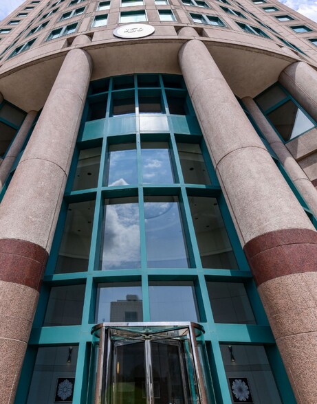 More Photos Of 150 W Jefferson Ave, Detroit Office For Lease