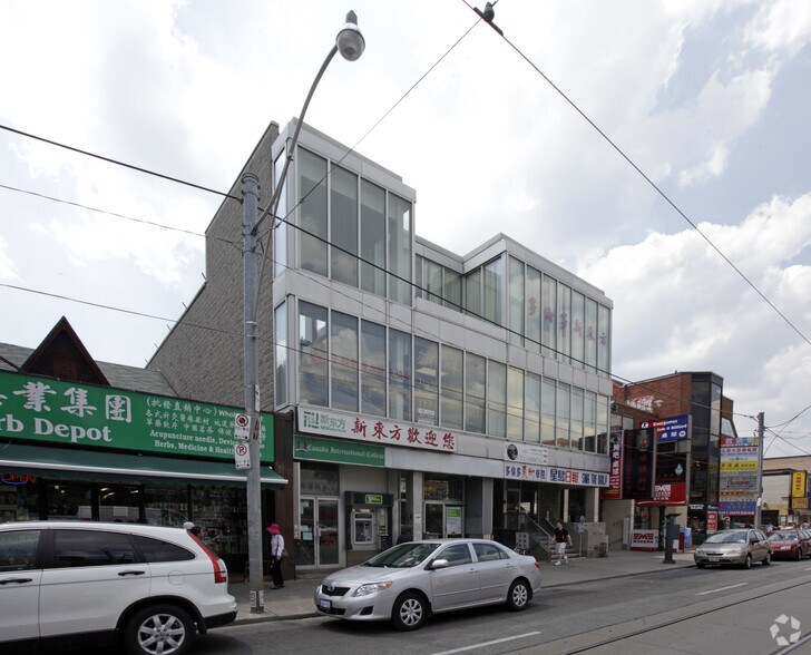 More Photos Of 411-417 Dundas St W, Toronto Storefront Retail Office For Lease