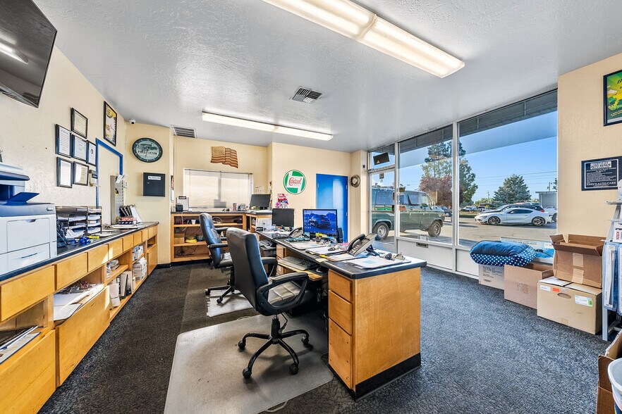 More Photos Of 3311 Biddle Rd, Medford Auto Repair For Sale