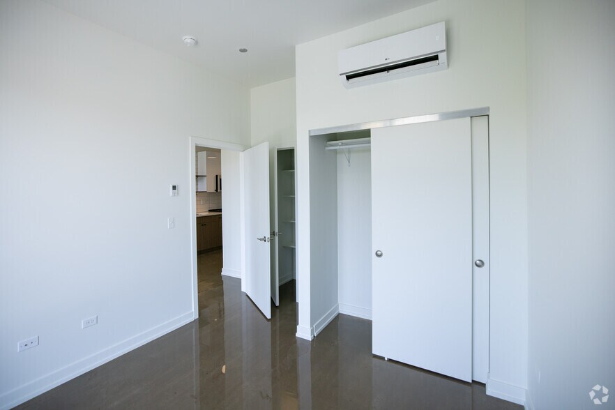 More Photos Of 1135 W Winona St, Chicago Apartments For Lease