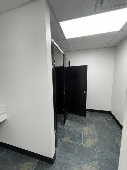 More Photos Of 223 NE Loop 820, Hurst Medical For Lease