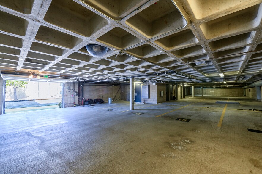 More Photos Of 2200 Michigan Ave, Santa Monica Loft Creative Space For Lease