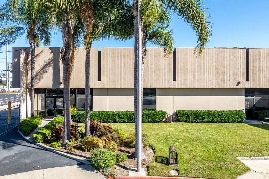 More Photos Of 10950 Virginia Cir, Fountain Valley Warehouse For Lease