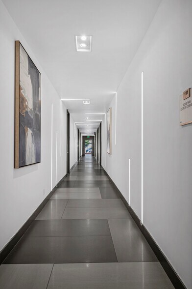 More Photos Of 17835 Ventura Blvd, Encino Medical For Sale