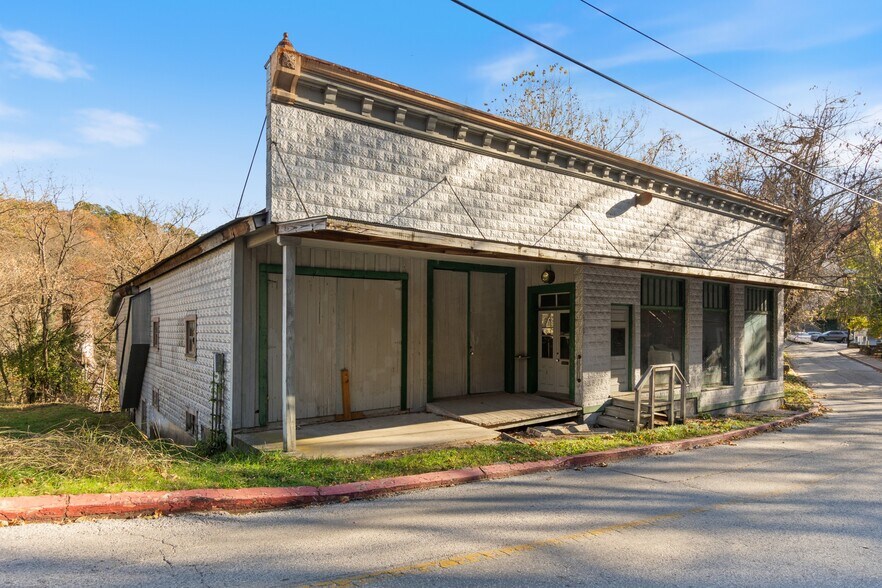 Primary Photo Of 75 Center St, Eureka Springs General Retail For Sale