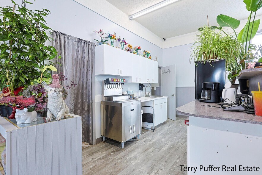 More Photos Of 246 Division St, Hesperia Restaurant For Sale