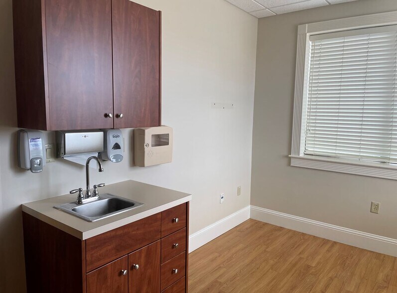 More Photos Of 898-900 Washington St, Norwood Medical For Lease