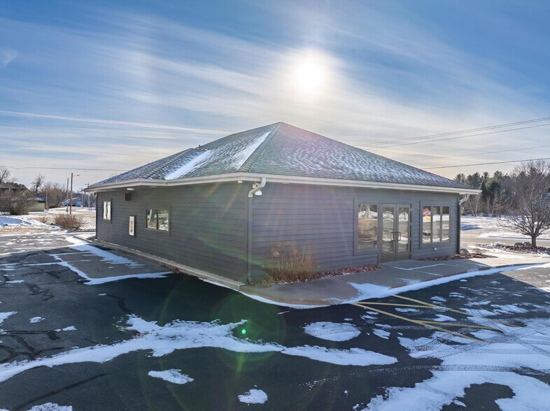 More Photos Of 1811 Superior St, Three Lakes Medical For Sale