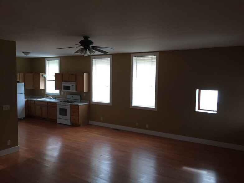 More Photos Of 801 Sixth St, Mendota Storefront Retail Residential For Sale