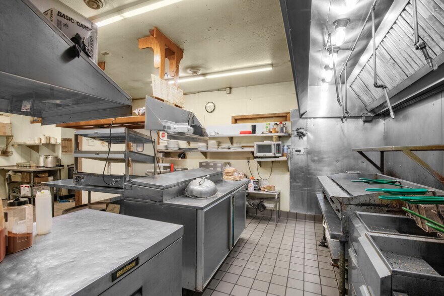 More Photos Of 14351 NE 78th St, Foley Restaurant For Sale