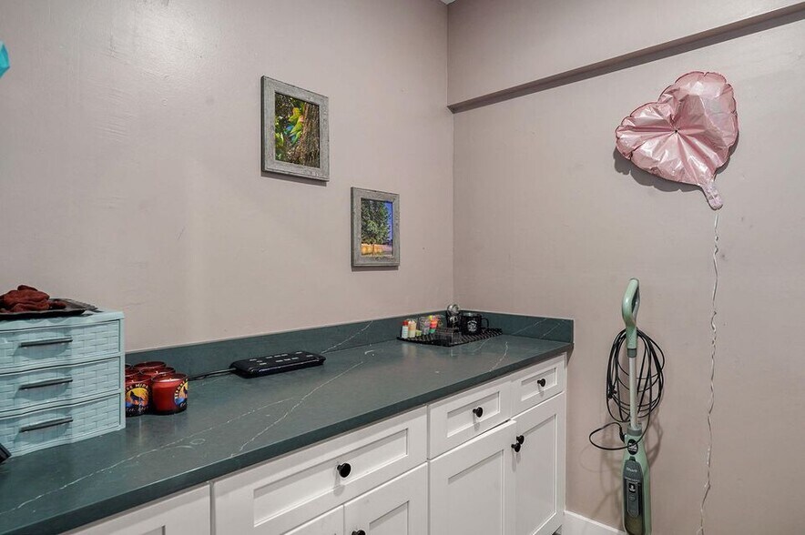 More Photos Of 108 E Mount Vernon St, Nixa Flex For Lease