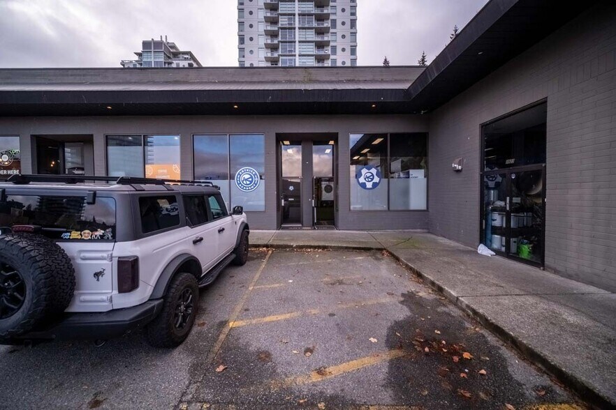 More Photos Of 1513-1527 Johnston Rd, White Rock Storefront For Lease