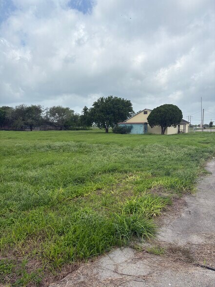 Primary Photo Of 1814 Lodge Ln, Corpus Christi Specialty For Sale