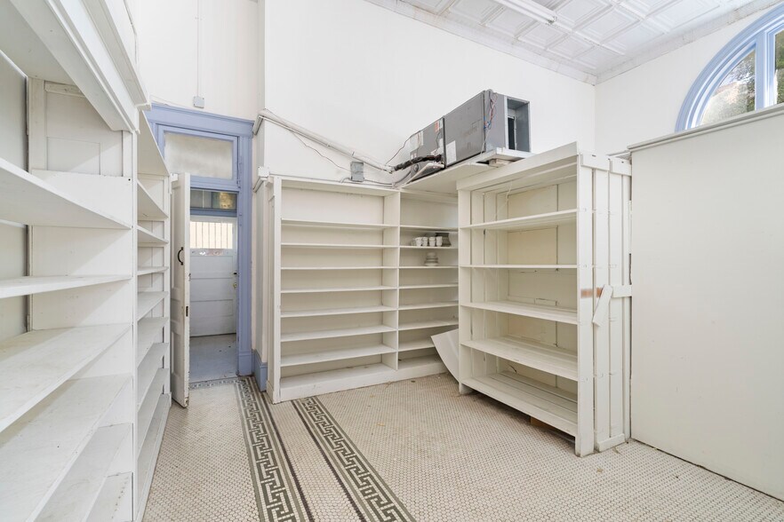 More Photos Of 106 W Oak St, Arcadia Storefront For Sale
