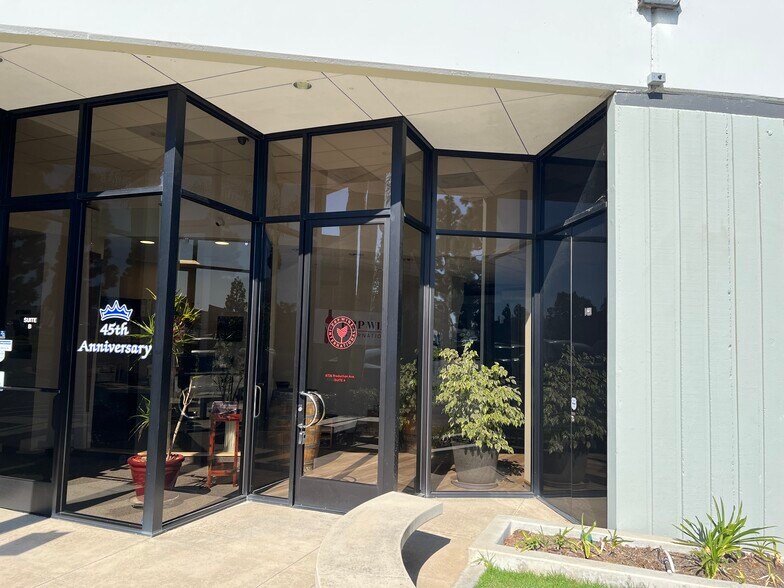 More Photos Of 8736 Production Ave, San Diego Light Manufacturing For Lease