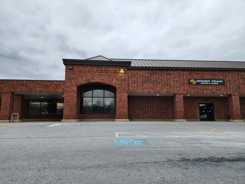 More Photos Of 4400-4450 Oakhurst Blvd, Harrisburg Health Club For Lease