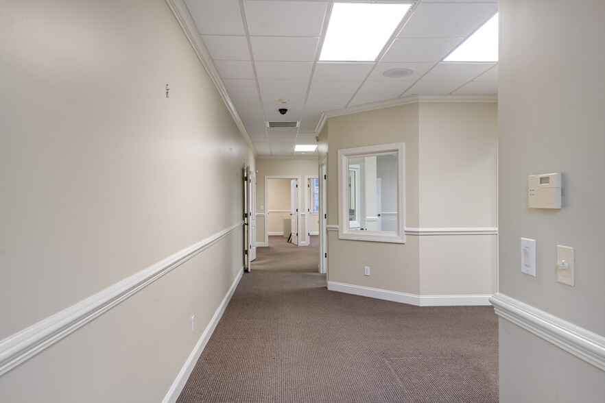 More Photos Of 1905 Woodstock Rd, Roswell Office For Sale
