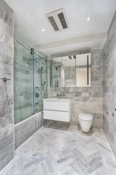 More Photos Of 141 E 17th St, New York Apartments For Sale