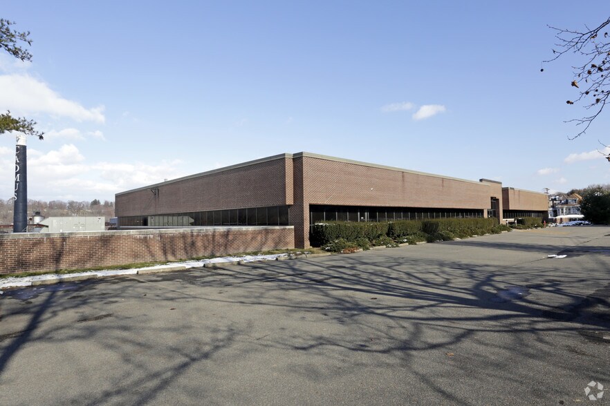 More Photos Of 1991 Northampton St, Easton Light Distribution For Lease