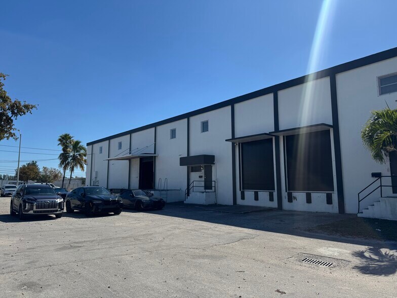 More Photos Of 4230 NW 128th St, Opa Locka Warehouse For Lease
