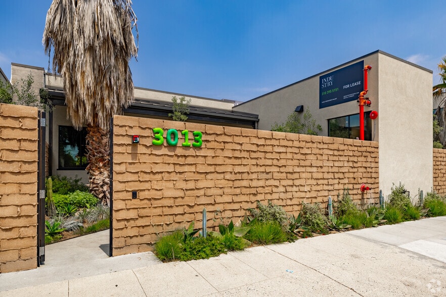 More Photos Of 3013 Gilroy St, Los Angeles Office For Sale