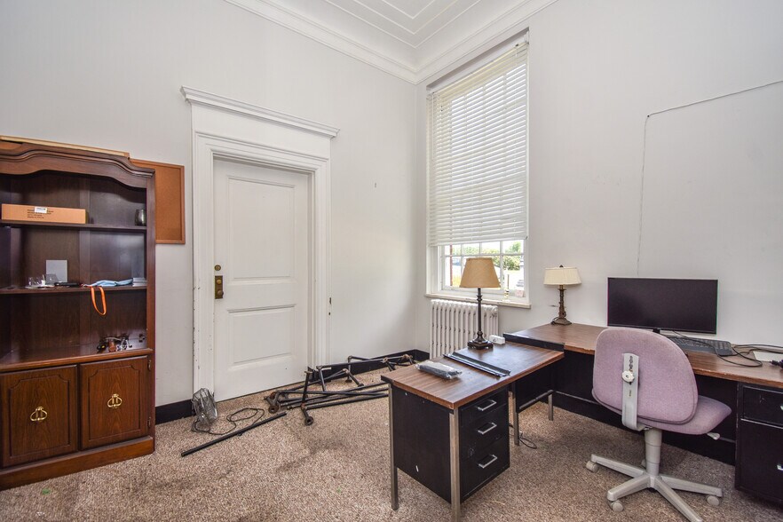More Photos Of 82 Court Sq, Alexander City Flex For Sale