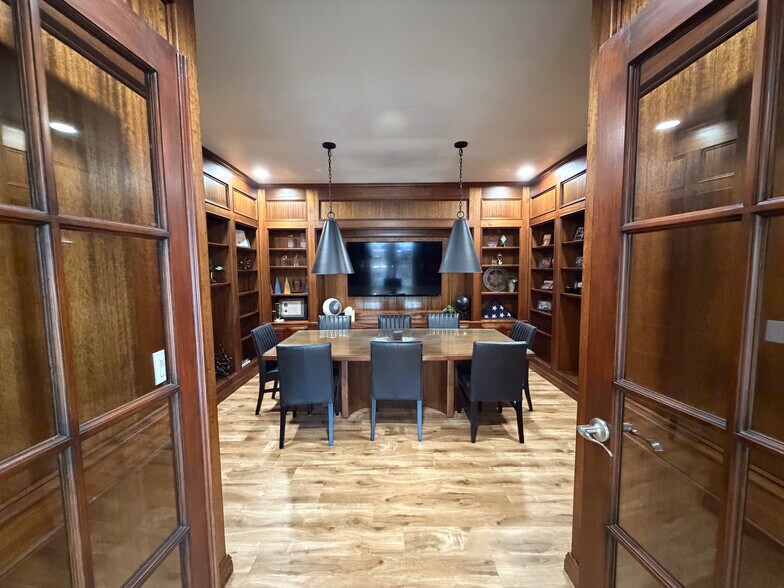 More Photos Of 207 W 20th St, Santa Ana Office For Sale