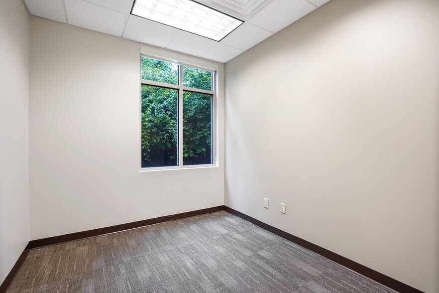 More Photos Of 5156 Blazer Pky, Dublin Medical For Lease