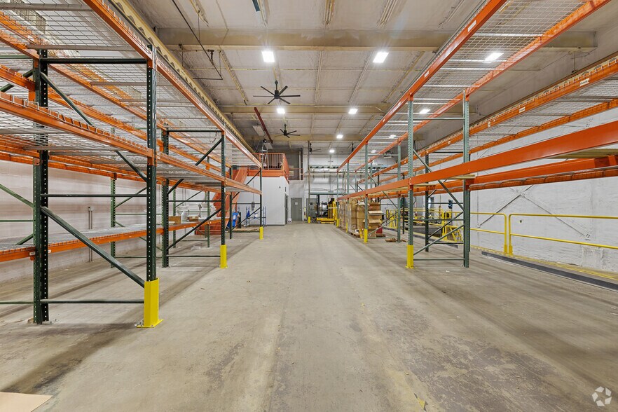 More Photos Of 252-262 Depot Rd, Milford Light Distribution For Lease