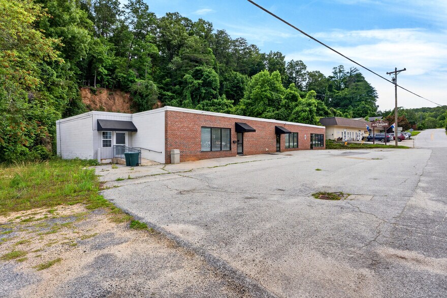 More Photos Of 1141 S Trade St, Tryon General Retail For Lease