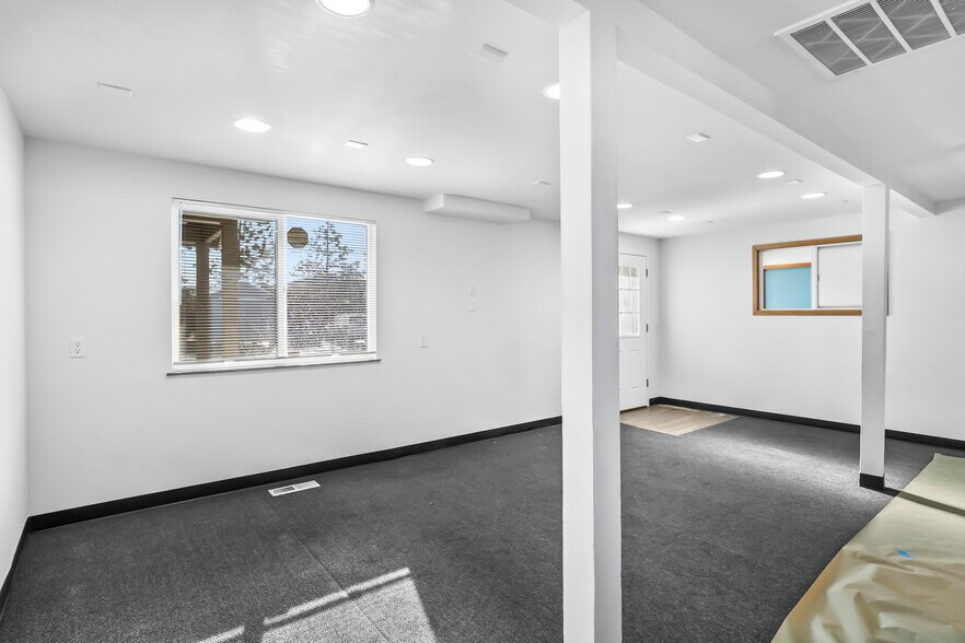 More Photos Of 909 SE 2nd St, Bend Office For Sale