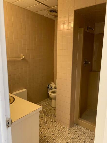 More Photos Of 1825 126th St, College Point Light Distribution For Lease