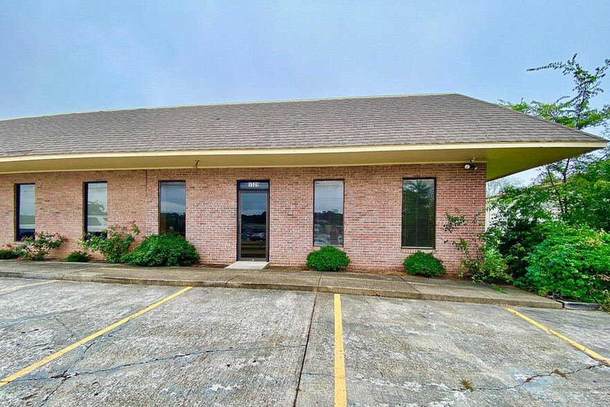 Primary Photo Of 1523-1529 Cliff Gookin Blvd, Tupelo Office For Lease