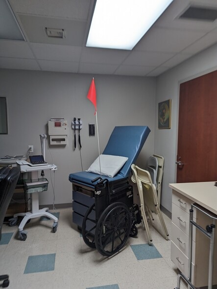 More Photos Of 120 Hawthorne Park, Athens Medical For Sale