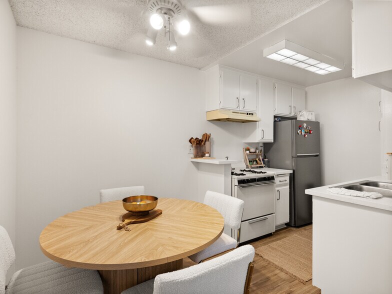 More Photos Of 17821 Halsted St, Northridge Apartments For Sale