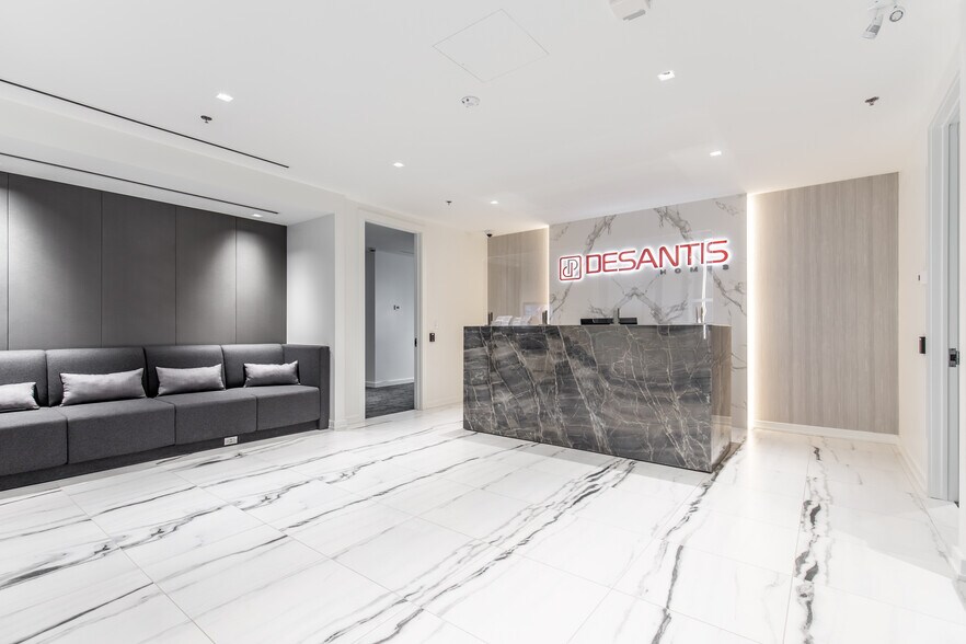 More Photos Of 13 Windward Dr, Grimsby Medical For Lease