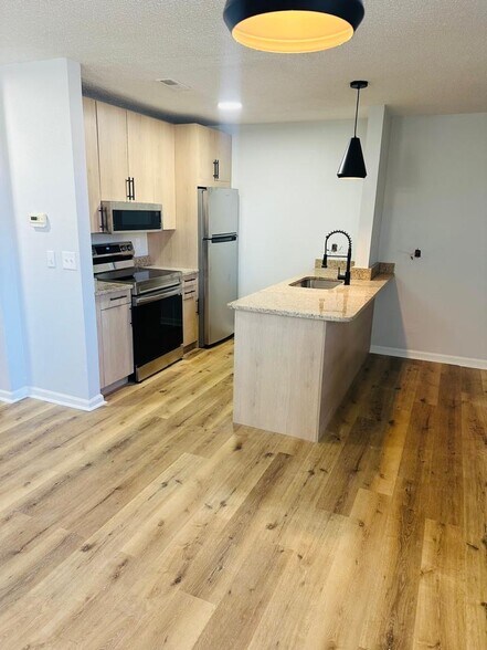 More Photos Of 121 S 25th St, Omaha Apartments For Sale