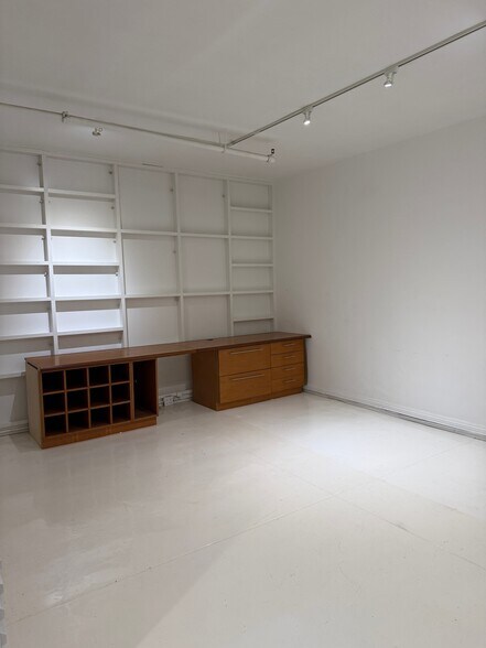 More Photos Of 530 Santa Monica Blvd, Santa Monica Storefront For Lease