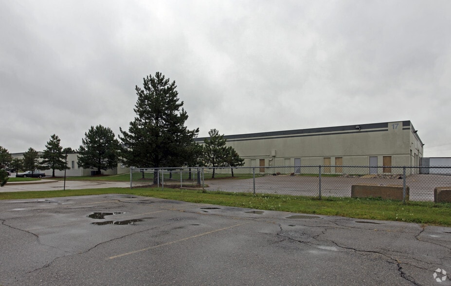 More Photos Of 29031-29045 Airport Dr, Romulus Unknown For Lease