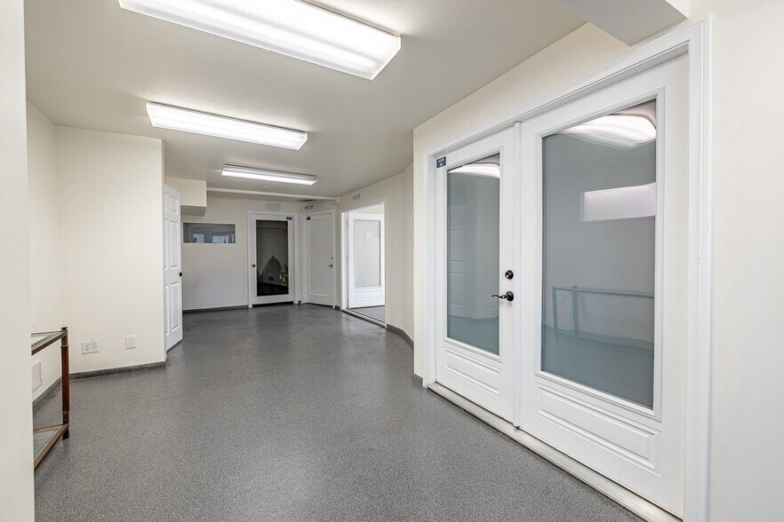 More Photos Of 410 Broadway St, Laguna Beach Office For Sale