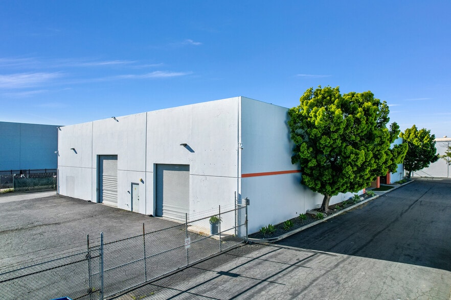 More Photos Of 1830 S Santa Fe St, Santa Ana Warehouse For Lease