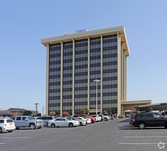 More Photos Of 800 W Airport Fwy, Irving Office For Lease